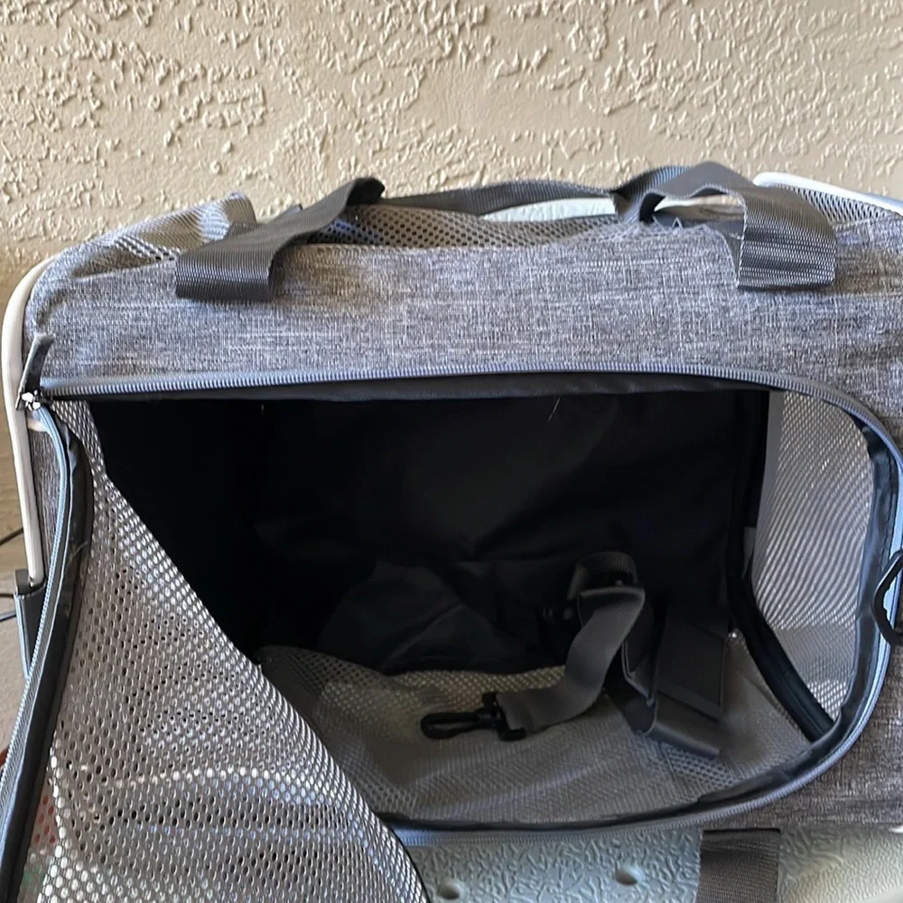Pet carrier. Petisfam top load cat carrier for small to medium size cats.